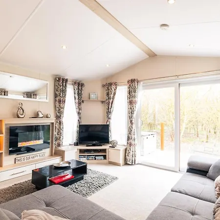 Lodge Meadows With Hot Tub *