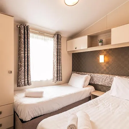 Meadows With Hot Tub Lodge Malton