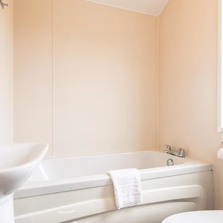 Lodge Meadows With Hot Tub Malton