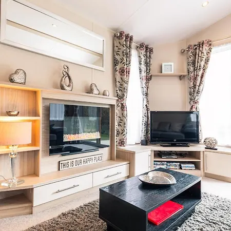 Lodge Meadows With Hot Tub Malton