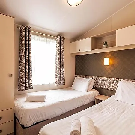 Meadows With Hot Tub Lodge Malton