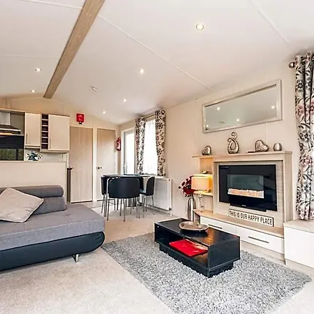 Lodge Meadows With Hot Tub *