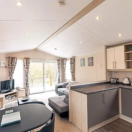 Lodge Meadows With Hot Tub